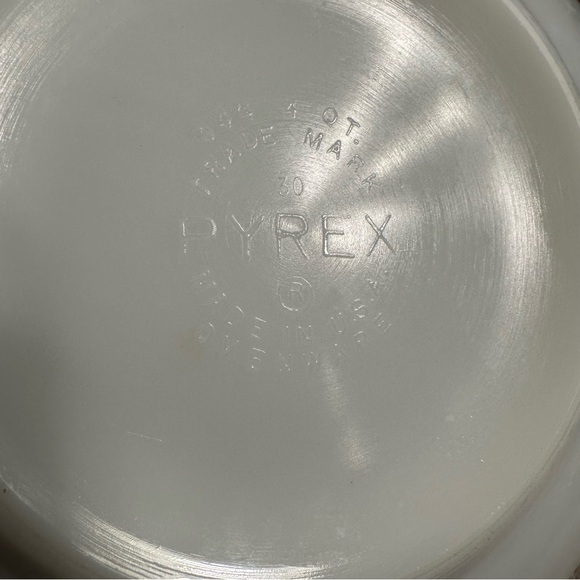 Vintage Pyrex Cinderella Town & Country 444 Large Mixing Bowl 4qt - Picture 3 of 3